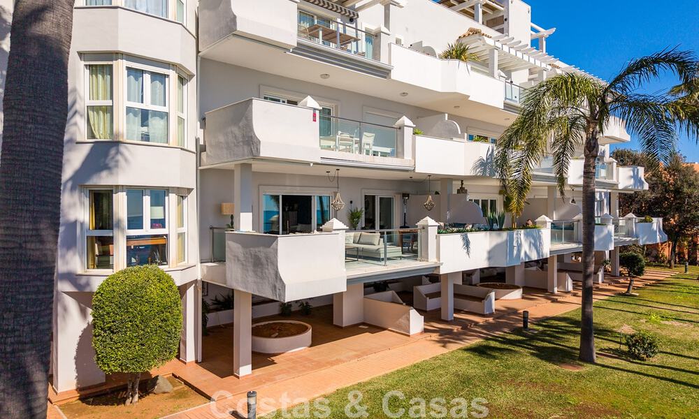 Exclusief eerstelijnstrand appartement met panoramisch zeezicht te koop in Estepona centrum 795958