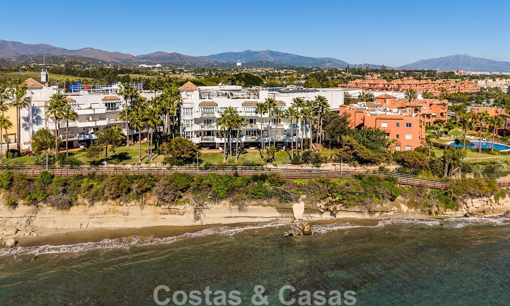Exclusief eerstelijnstrand appartement met panoramisch zeezicht te koop in Estepona centrum 795963