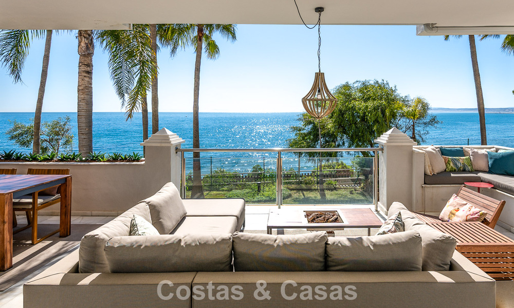 Exclusief eerstelijnstrand appartement met panoramisch zeezicht te koop in Estepona centrum 795977