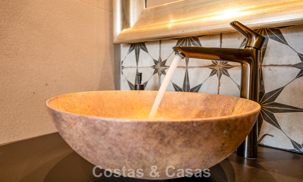 Exclusief eerstelijnstrand appartement met panoramisch zeezicht te koop in Estepona centrum 795989