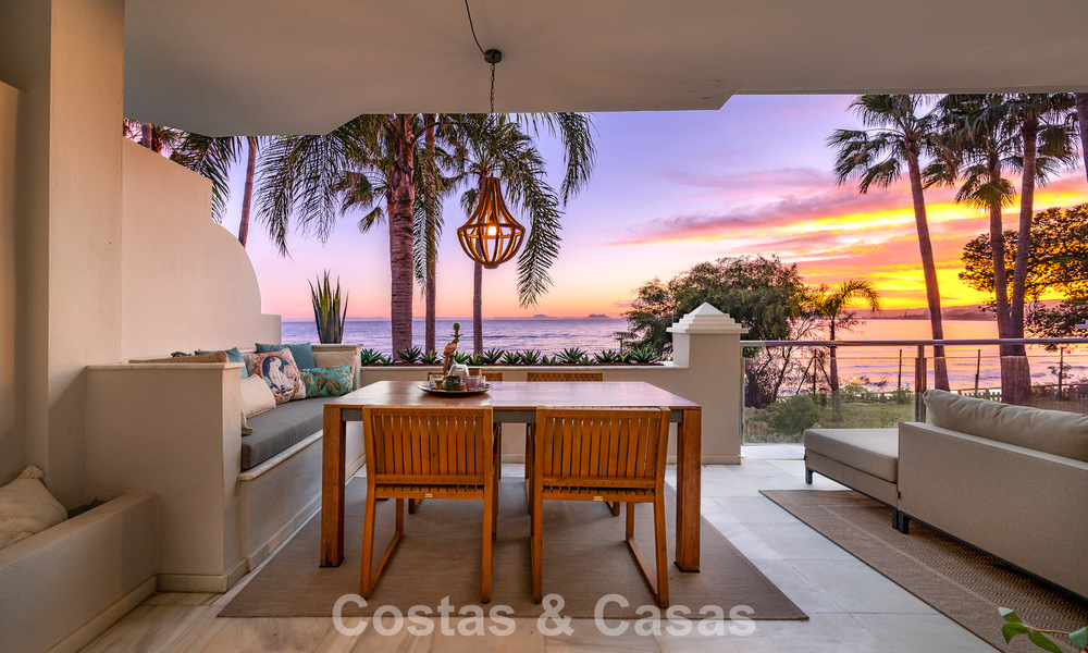 Exclusief eerstelijnstrand appartement met panoramisch zeezicht te koop in Estepona centrum 795998
