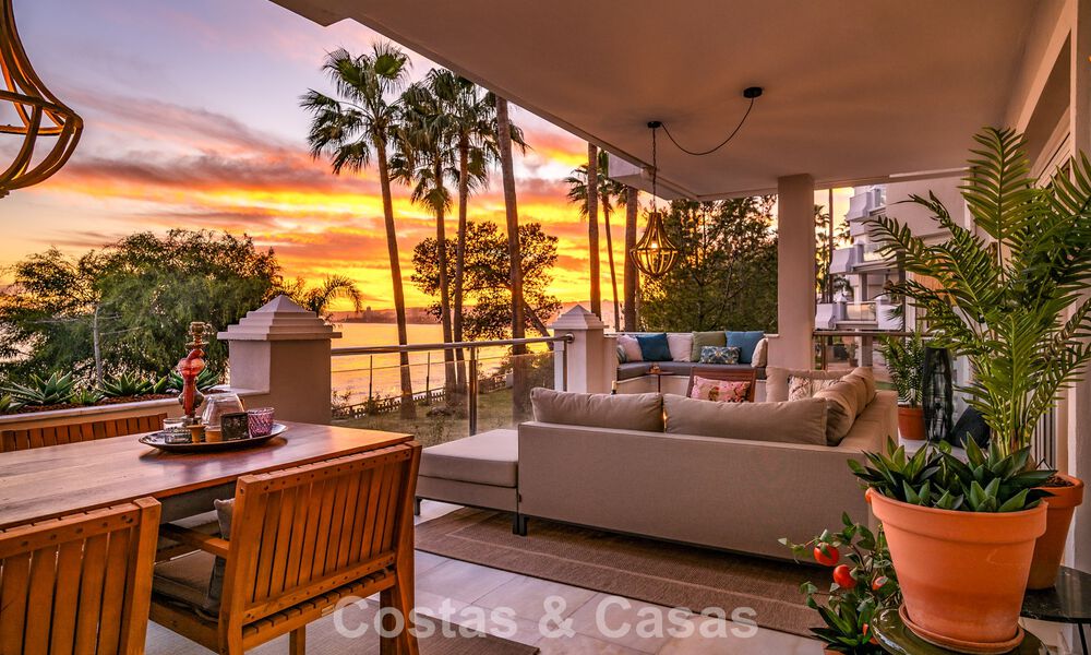 Exclusief eerstelijnstrand appartement met panoramisch zeezicht te koop in Estepona centrum 795999
