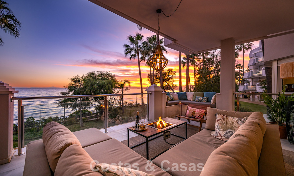 Exclusief eerstelijnstrand appartement met panoramisch zeezicht te koop in Estepona centrum 796000
