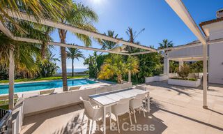 Majestueuze modern gerenoveerde villa met panoramisch zeezicht te koop op een royaal perceel ten oosten van Marbella centrum 796491 