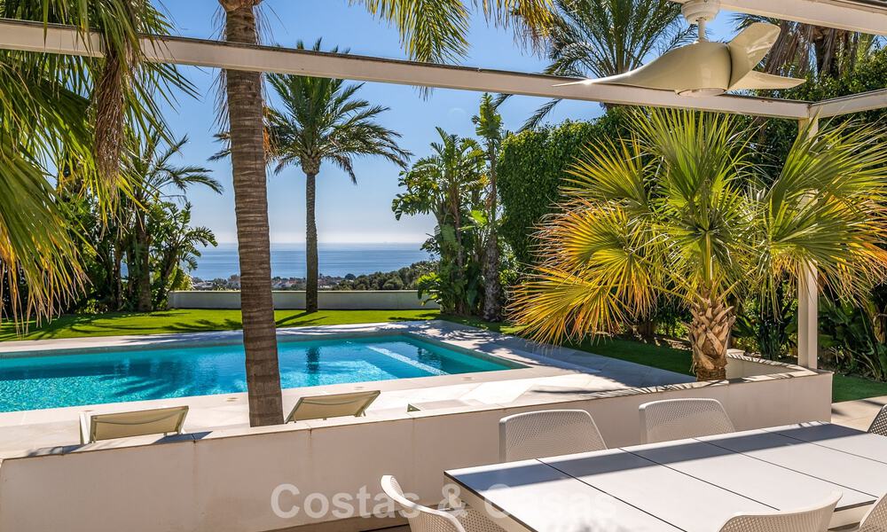 Majestueuze modern gerenoveerde villa met panoramisch zeezicht te koop op een royaal perceel ten oosten van Marbella centrum 796492