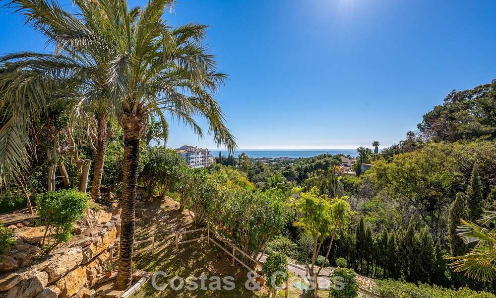 Majestueuze modern gerenoveerde villa met panoramisch zeezicht te koop op een royaal perceel ten oosten van Marbella centrum 796494