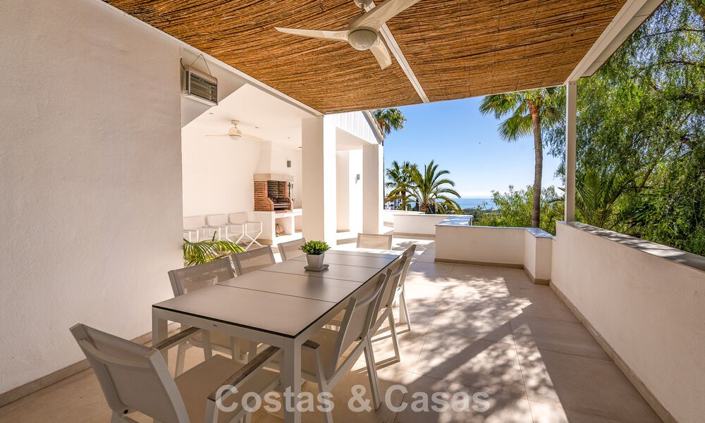 Majestueuze modern gerenoveerde villa met panoramisch zeezicht te koop op een royaal perceel ten oosten van Marbella centrum 796496