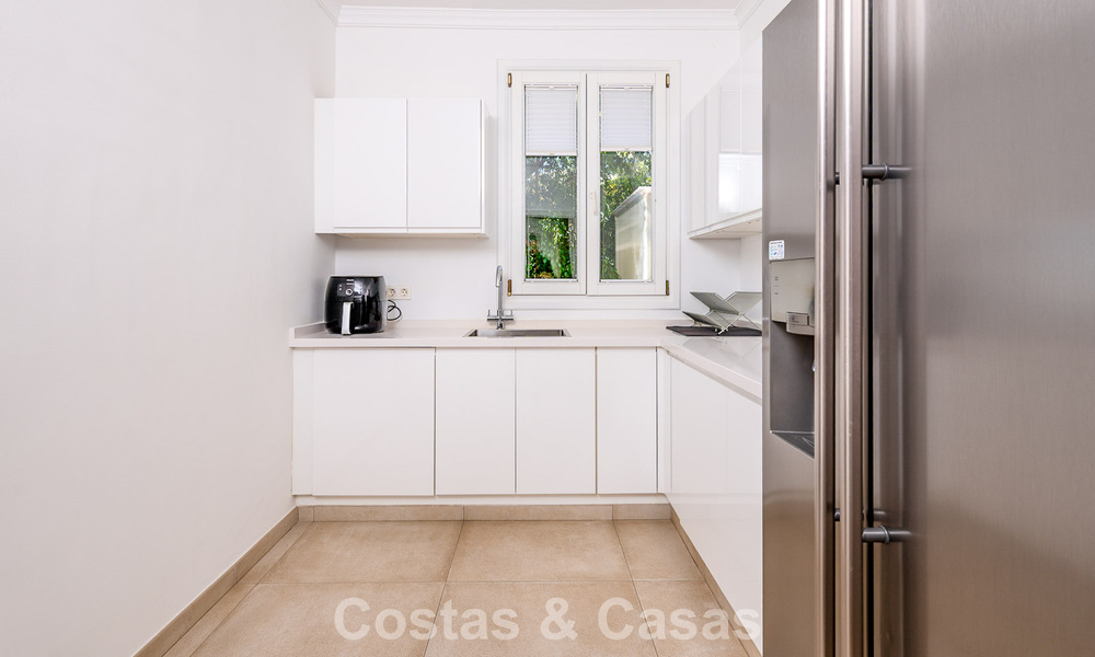 Majestueuze modern gerenoveerde villa met panoramisch zeezicht te koop op een royaal perceel ten oosten van Marbella centrum 796511