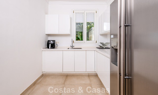 Majestueuze modern gerenoveerde villa met panoramisch zeezicht te koop op een royaal perceel ten oosten van Marbella centrum 796511 