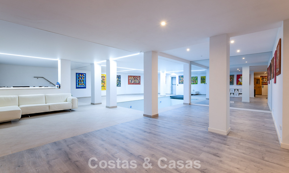 Majestueuze modern gerenoveerde villa met panoramisch zeezicht te koop op een royaal perceel ten oosten van Marbella centrum 796525