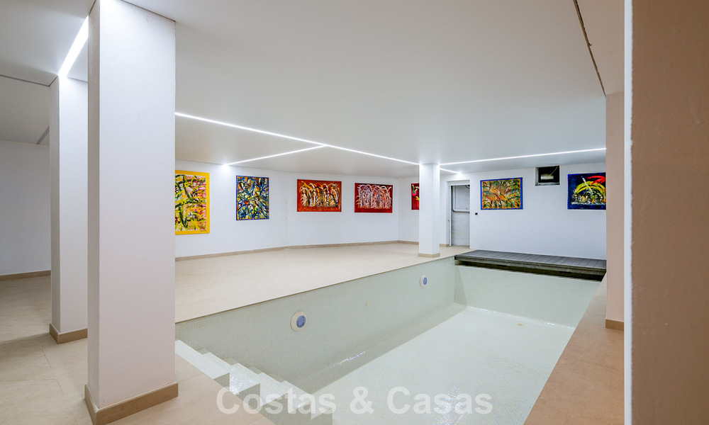 Majestueuze modern gerenoveerde villa met panoramisch zeezicht te koop op een royaal perceel ten oosten van Marbella centrum 796527