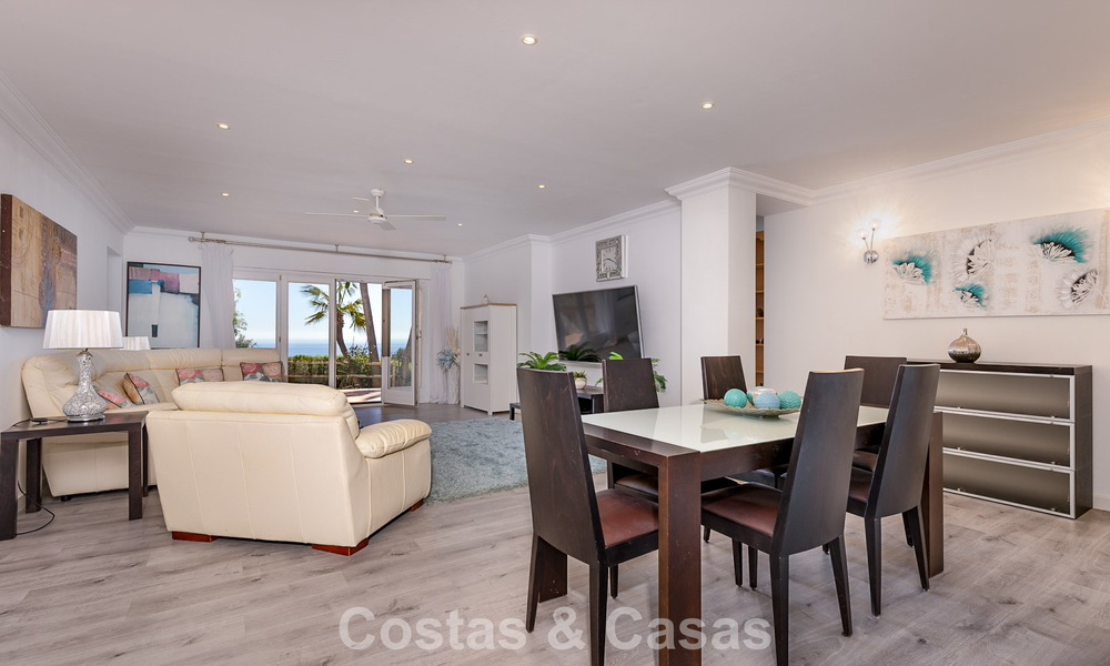 Majestueuze modern gerenoveerde villa met panoramisch zeezicht te koop op een royaal perceel ten oosten van Marbella centrum 796530