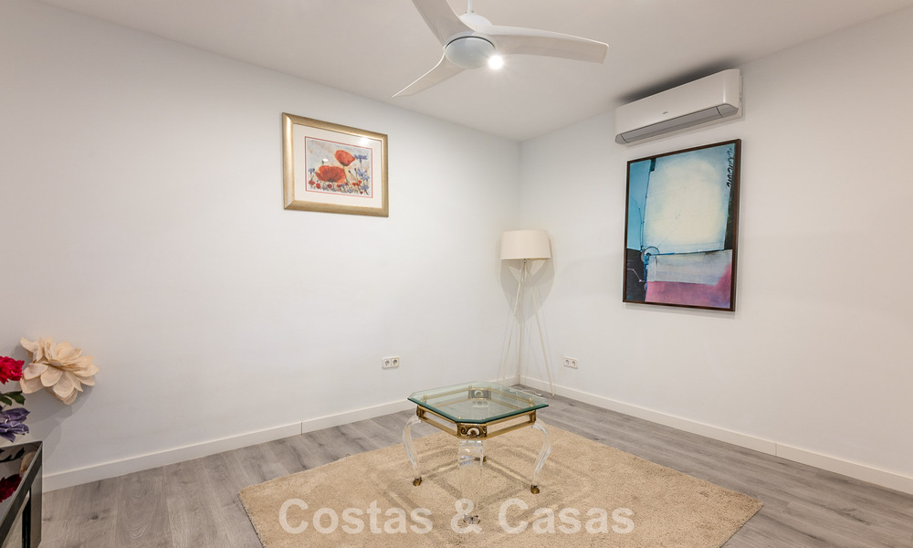 Majestueuze modern gerenoveerde villa met panoramisch zeezicht te koop op een royaal perceel ten oosten van Marbella centrum 796537