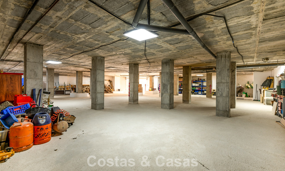 Majestueuze modern gerenoveerde villa met panoramisch zeezicht te koop op een royaal perceel ten oosten van Marbella centrum 796543