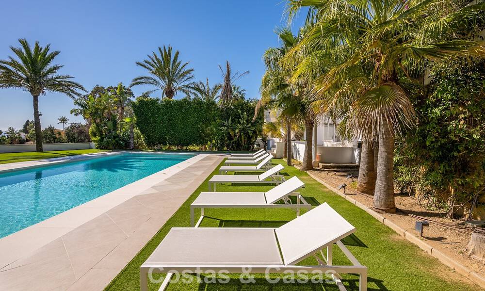 Majestueuze modern gerenoveerde villa met panoramisch zeezicht te koop op een royaal perceel ten oosten van Marbella centrum 796561