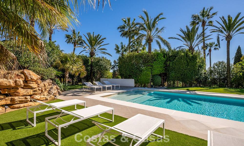 Majestueuze modern gerenoveerde villa met panoramisch zeezicht te koop op een royaal perceel ten oosten van Marbella centrum 796563