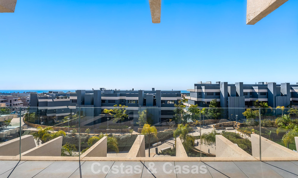 Eigentijds penthouse met zeezicht vanaf het royale dakterras te koop aan de New Golden Mile, tussen Marbella en Estepona 796606