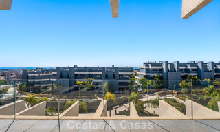 Eigentijds penthouse met zeezicht vanaf het royale dakterras te koop aan de New Golden Mile, tussen Marbella en Estepona 796606 
