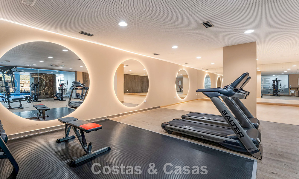 Eigentijds penthouse met zeezicht vanaf het royale dakterras te koop aan de New Golden Mile, tussen Marbella en Estepona 796608