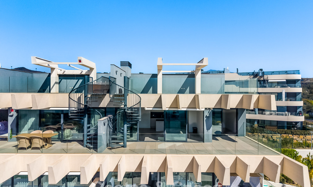 Eigentijds penthouse met zeezicht vanaf het royale dakterras te koop aan de New Golden Mile, tussen Marbella en Estepona 796610
