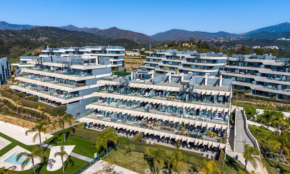 Eigentijds penthouse met zeezicht vanaf het royale dakterras te koop aan de New Golden Mile, tussen Marbella en Estepona 796613