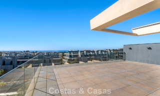 Eigentijds penthouse met zeezicht vanaf het royale dakterras te koop aan de New Golden Mile, tussen Marbella en Estepona 796621 