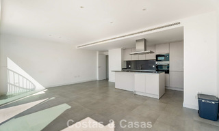 Eigentijds penthouse met zeezicht vanaf het royale dakterras te koop aan de New Golden Mile, tussen Marbella en Estepona 796623 