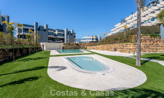 Eigentijds penthouse met zeezicht vanaf het royale dakterras te koop aan de New Golden Mile, tussen Marbella en Estepona 796627 