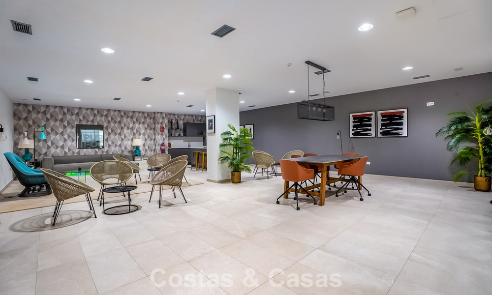 Eigentijds penthouse met zeezicht vanaf het royale dakterras te koop aan de New Golden Mile, tussen Marbella en Estepona 796633