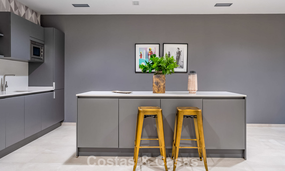 Eigentijds penthouse met zeezicht vanaf het royale dakterras te koop aan de New Golden Mile, tussen Marbella en Estepona 796634