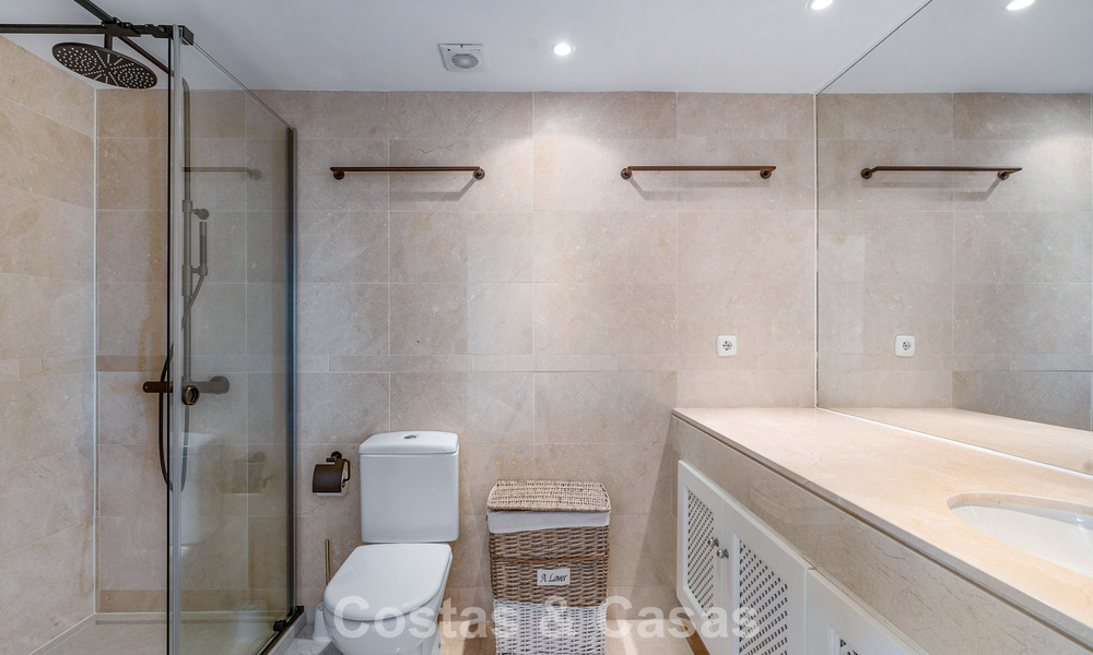 Luxueus duplex penthouse te koop in een gated complex in Nueva Andalucia’s golfvallei, Marbella 796730