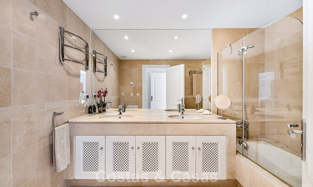 Luxueus duplex penthouse te koop in een gated complex in Nueva Andalucia’s golfvallei, Marbella 796732