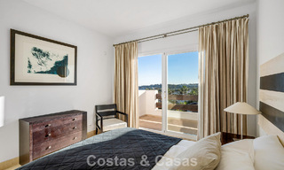 Luxueus duplex penthouse te koop in een gated complex in Nueva Andalucia’s golfvallei, Marbella 796746 