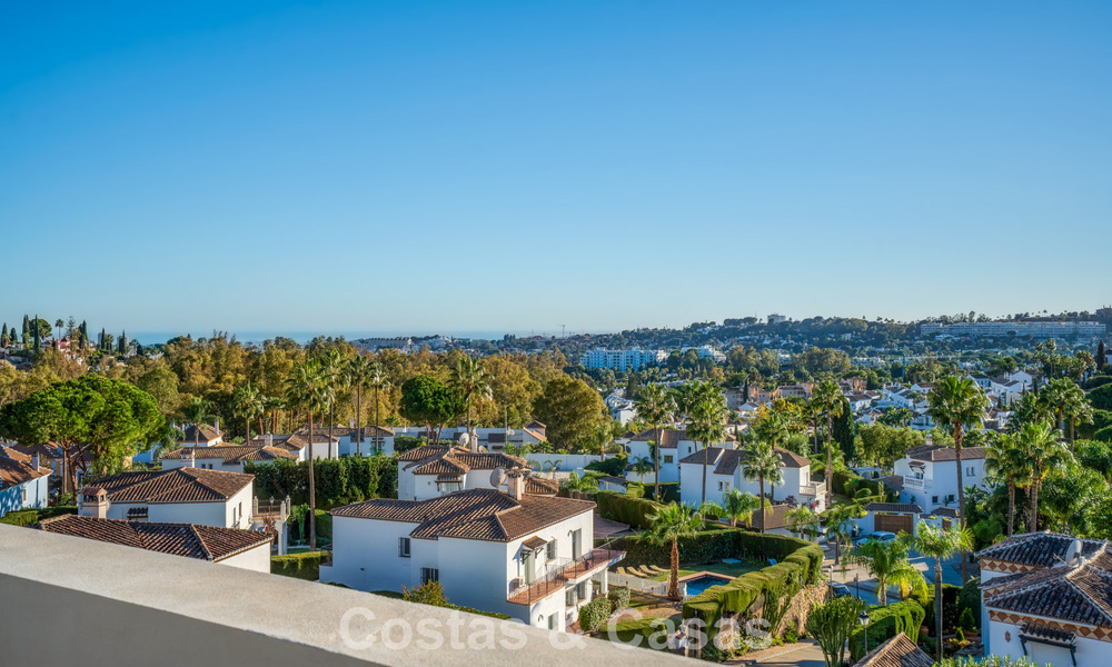 Luxueus duplex penthouse te koop in een gated complex in Nueva Andalucia’s golfvallei, Marbella 796748