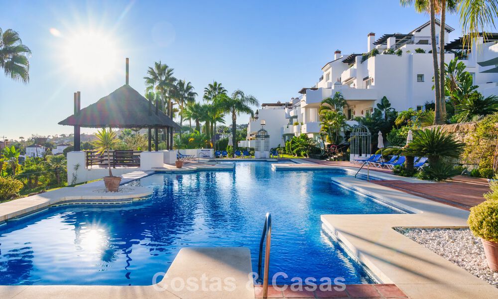 Luxueus duplex penthouse te koop in een gated complex in Nueva Andalucia’s golfvallei, Marbella 796753