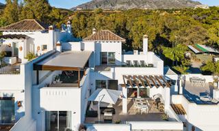 Luxueus duplex penthouse te koop in een gated complex in Nueva Andalucia’s golfvallei, Marbella 796756 