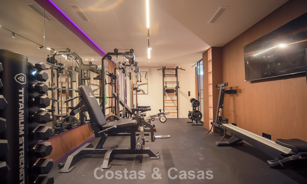 Exclusieve, moderne luxevilla te koop op loopafstand van het strand in het oostelijk deel van Marbella 796869