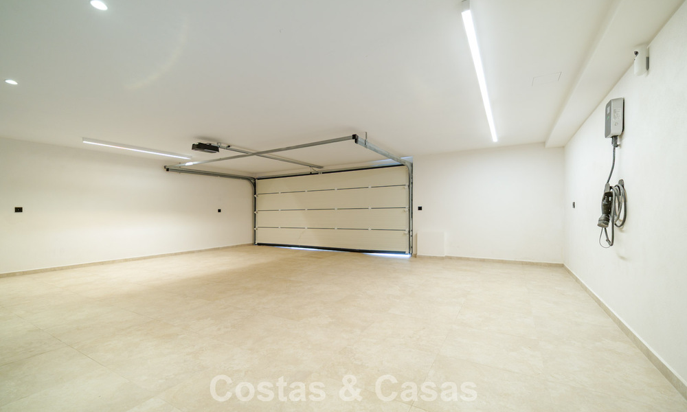 Exclusieve, moderne luxevilla te koop op loopafstand van het strand in het oostelijk deel van Marbella 796875