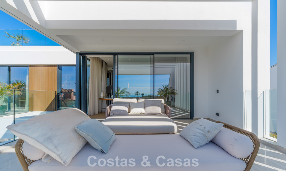 Exclusieve, moderne luxevilla te koop op loopafstand van het strand in het oostelijk deel van Marbella 796897