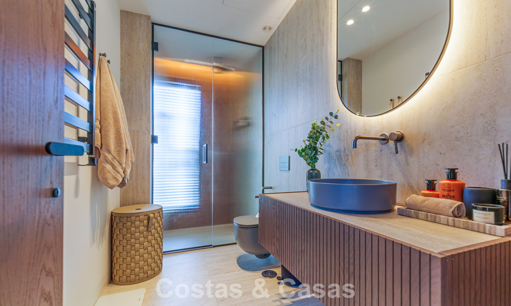 Exclusieve, moderne luxevilla te koop op loopafstand van het strand in het oostelijk deel van Marbella 796902