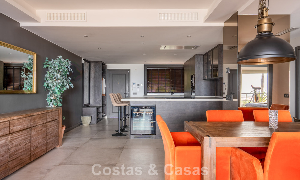 Ruim appartement met panoramisch golf- en zeezicht te koop in Nueva Andalucia, Marbella 796924