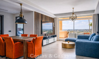 Ruim appartement met panoramisch golf- en zeezicht te koop in Nueva Andalucia, Marbella 796928 