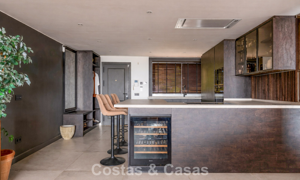 Ruim appartement met panoramisch golf- en zeezicht te koop in Nueva Andalucia, Marbella 796929