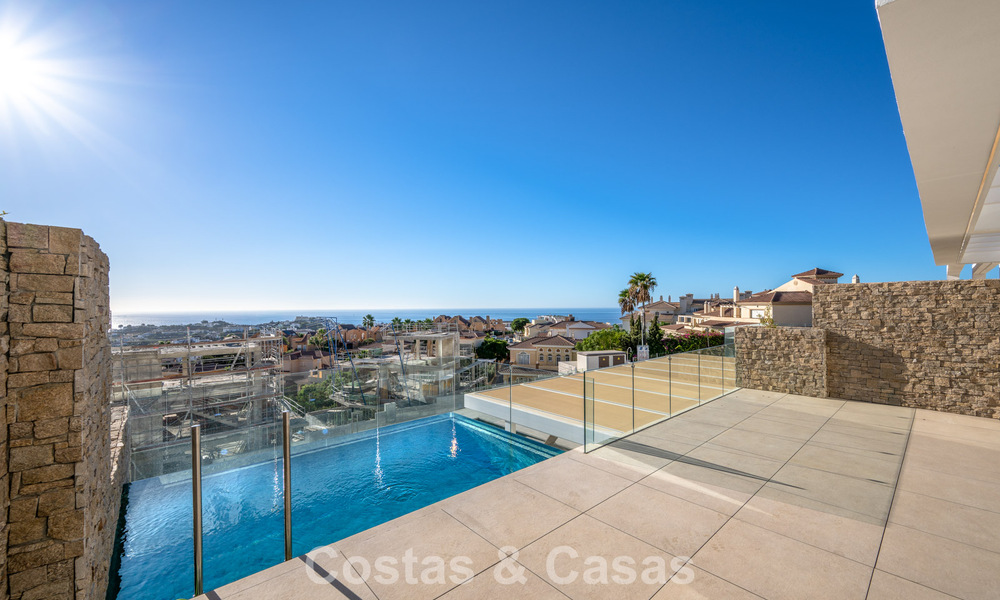 Instapklaar! Luxueuze, moderne appartementen met panoramisch zeezicht te koop in Mijas’ golfvallei aan de Costa del Sol 797105