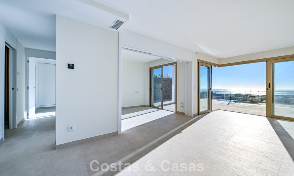 Instapklaar! Luxueuze, moderne appartementen met panoramisch zeezicht te koop in Mijas’ golfvallei aan de Costa del Sol 797106