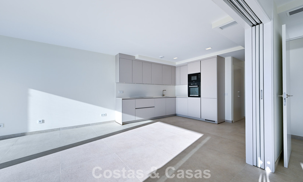Instapklaar! Luxueuze, moderne appartementen met panoramisch zeezicht te koop in Mijas’ golfvallei aan de Costa del Sol 797107