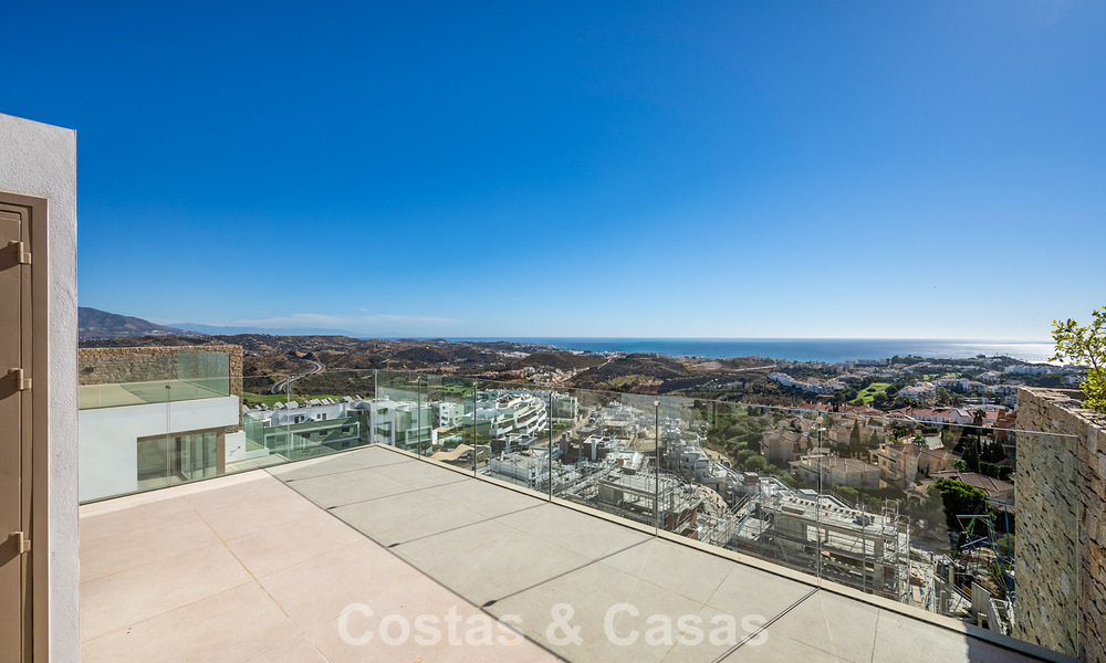 Instapklaar! Luxueuze, moderne appartementen met panoramisch zeezicht te koop in Mijas’ golfvallei aan de Costa del Sol 797116