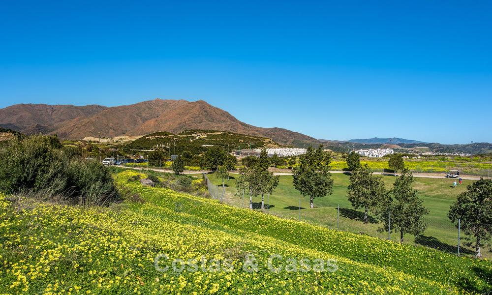 Moderne nieuwbouwvilla’s te koop direct aan de golfbaan vlak bij Estepona centrum 796971