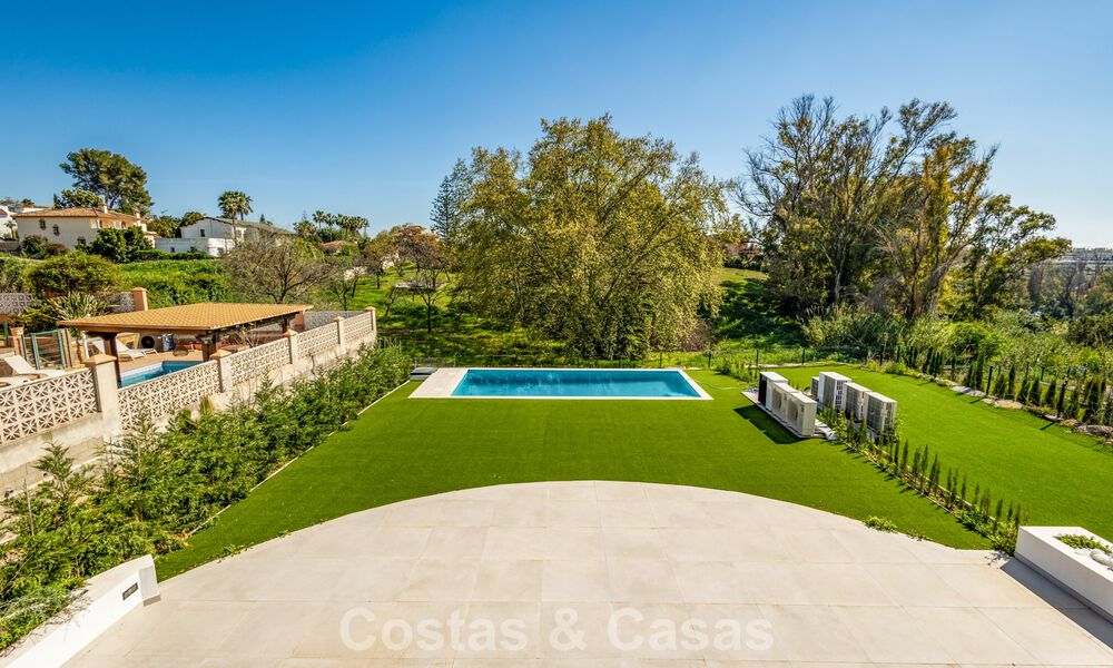 Luxueuze, halfvrijstaande villa te koop dicht bij voorzieningen in Guadalmina golf en San Pedro centrum, Marbella 797168