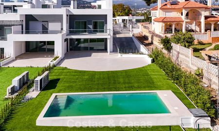 Luxueuze, halfvrijstaande villa te koop dicht bij voorzieningen in Guadalmina golf en San Pedro centrum, Marbella 797169